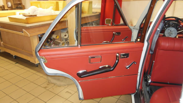 restauration porte intérieur véhicle ancien